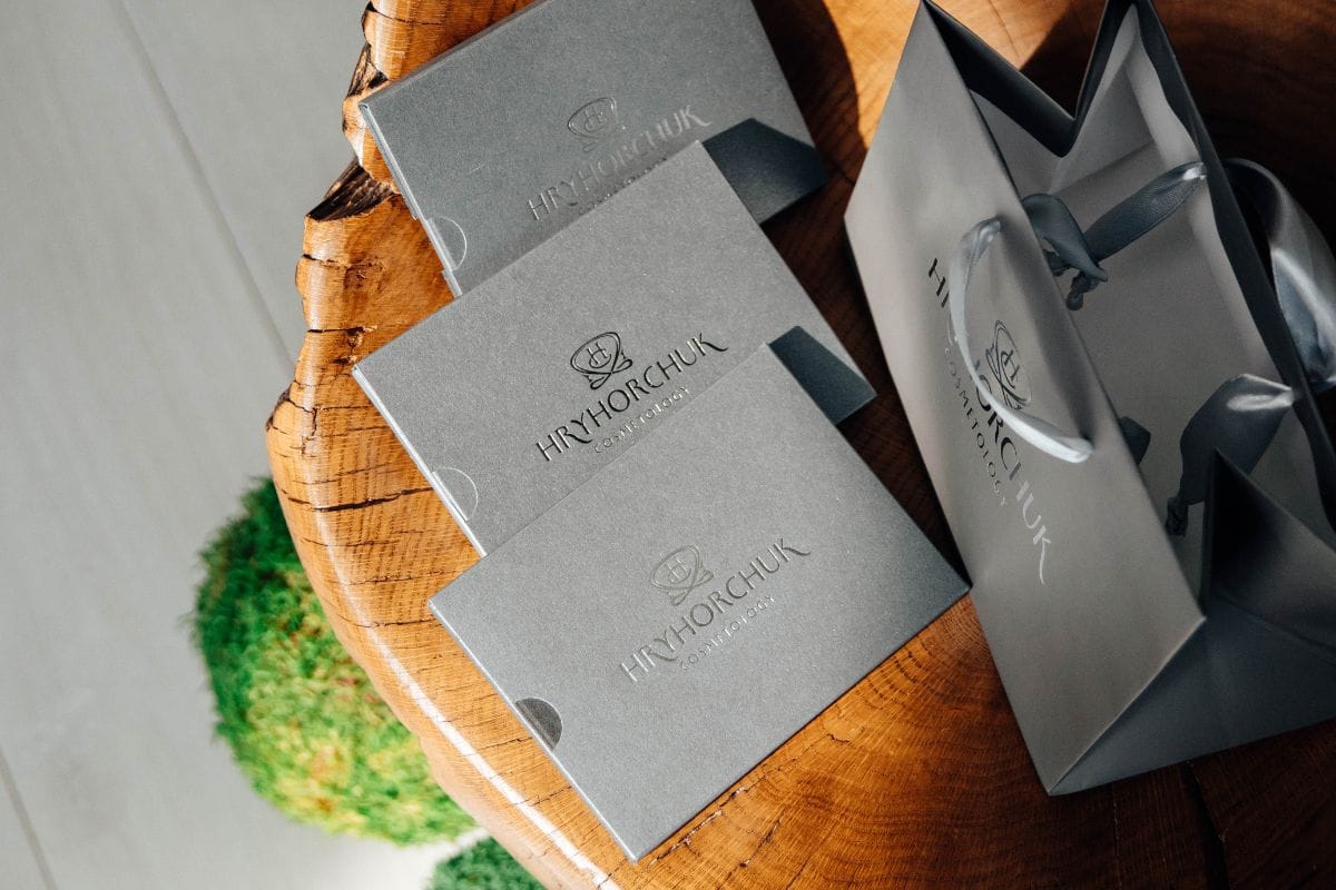 Упаковка брендова оригінальна фотографія