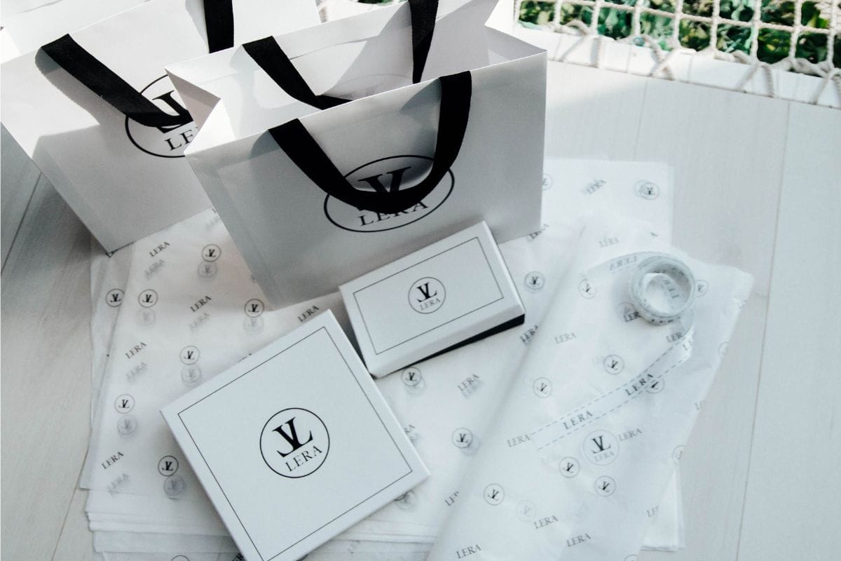 Упаковка для ювелірних прикрас фірмова фотографія