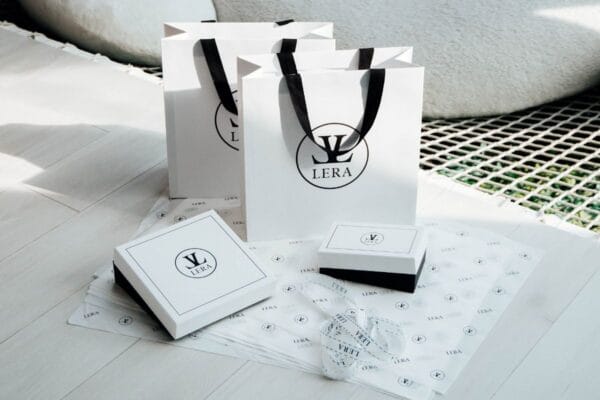 Упаковка для ювелірних виробів з індивідуальним дизайном фотографія