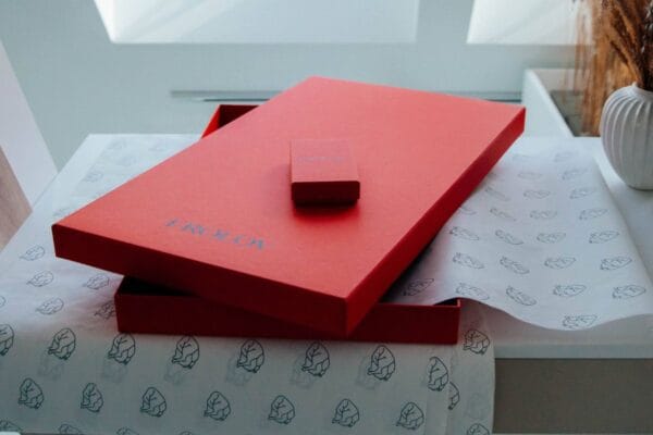 Ексклюзивні коробки з друком червоні фотографія