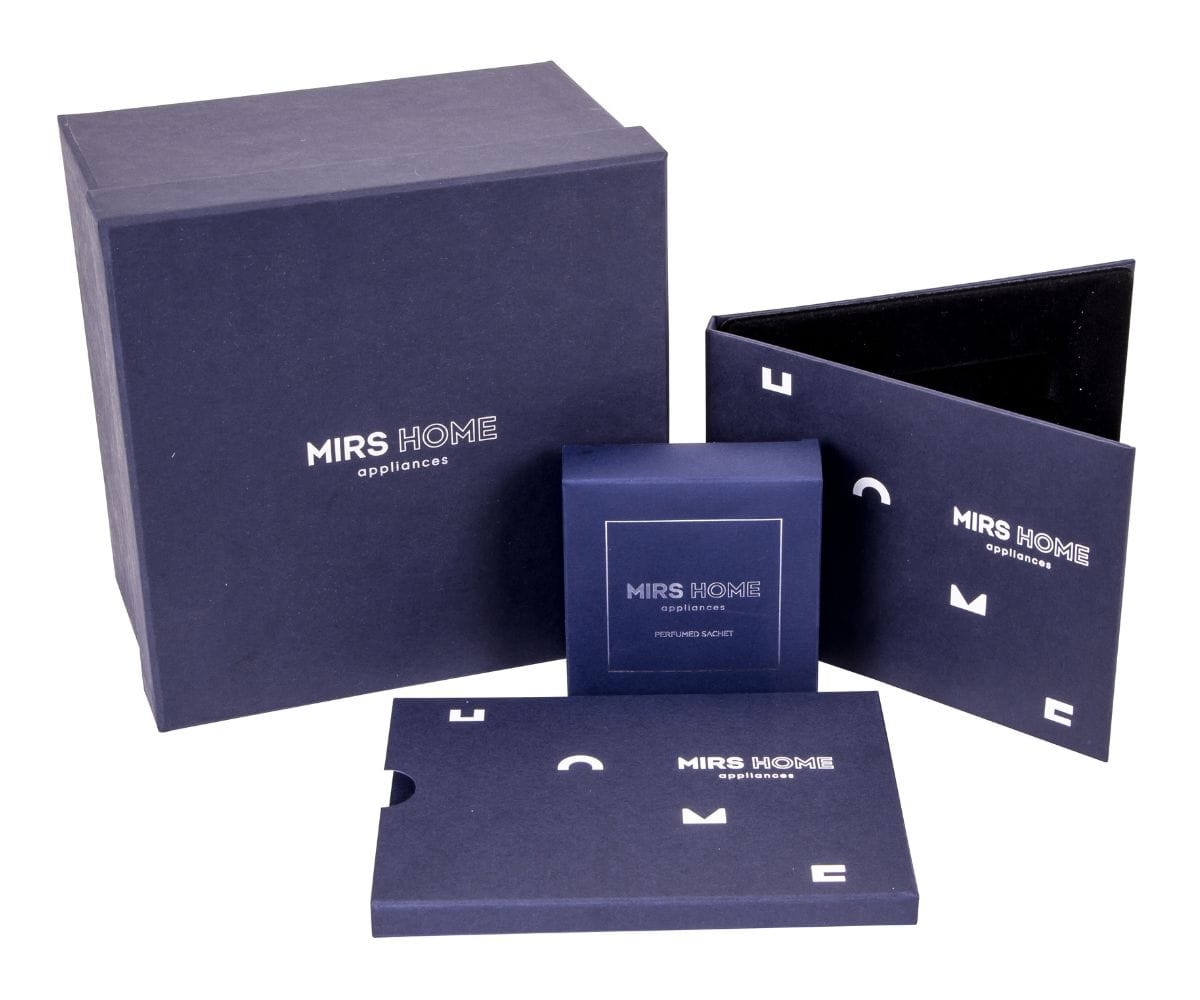 Подарункова упаковка з фірмовим логотипом фотографія