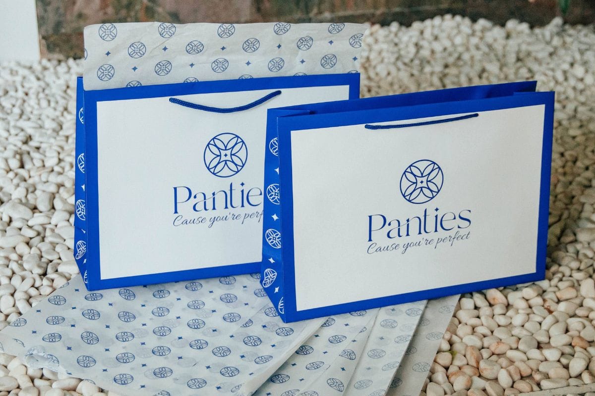 Фірмові пакети з ручкою шнурок