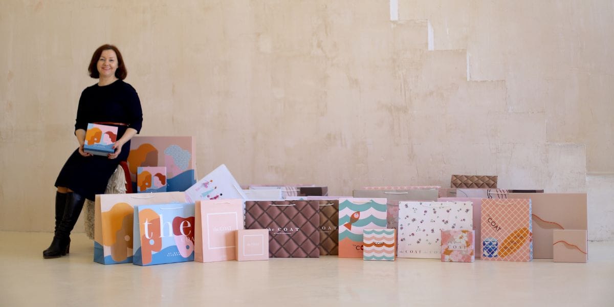 Фото Інна Клімчук з пакетами виготовленими ГудвиллПак